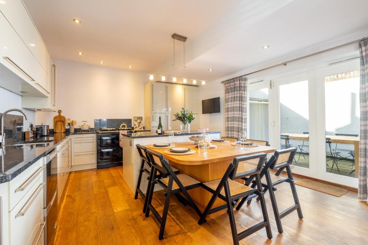Three-Bedroom House,1483345925:JPEG